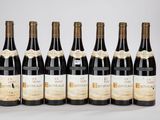 six bouteilles de vin sont alignées dans une rangée