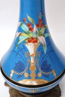Paire de lampes à huile en porcelaine émaillée à décor peint… (photo 3)