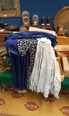 . Lot de 3 cartons de robe vintage. En l'état
