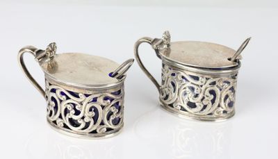 ANGLETERRE, LONDRES, 1898. Salière et poivrière en argent à …