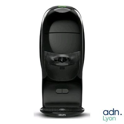 une image représentant une cafetière noire sur fond blanc