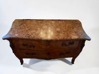 Commode en bois et bois de placage galbée sur trois faces. (photo 4)