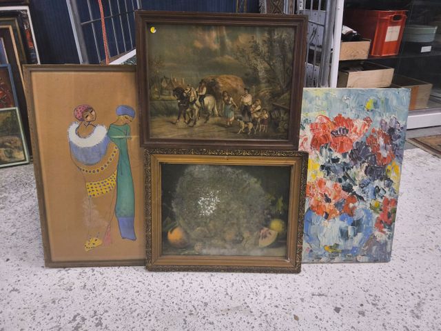 Lot de deux reproductions, un dessin sur papier, et une huile sur...
