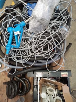 Sur une palette, lot de tuyaux pour gasoil TECHNOBEL noirs +…