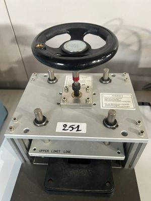 une machine sur laquelle est monté un volant