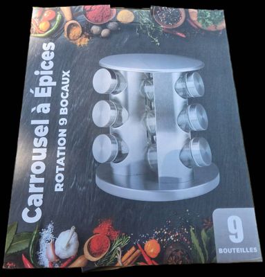 un livre de cuisine contenant tout un tas d'ustensiles de cuisine