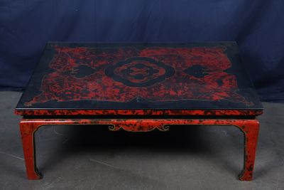 Table basse en bois laqué noir et placage imitation écaille …