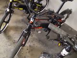 de nombreux vélos garés dans un garage