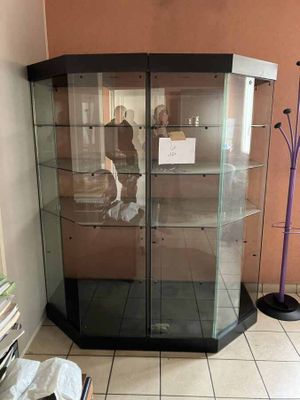 2 vitrines d'angle, 1 vitrine basse - Photo 1