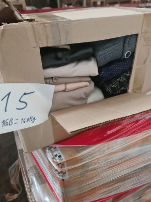 Palette d’environ 160 kg – Vêtements femme crème contemporai…