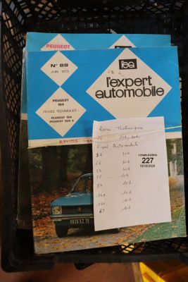 une photo d'une voiture dans un panier, accompagnée d'un ticket de caisse