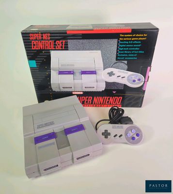 une console Nintendo Classic avec une manette et son emballage d'origine
