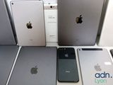 a lot of different types of cell phones on the table