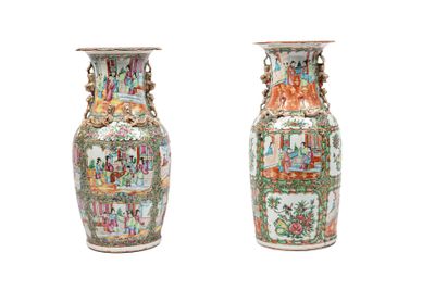 paire de vases chinois avec figures sur fond blanc