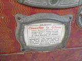 a sign on the side of a suitcase that says congratulations in french
