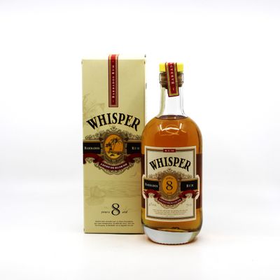 une image représentant une bouteille de whisky à côté d'une boîte
