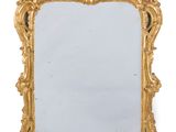 une image d'un miroir encadré d'or sur un fond blanc