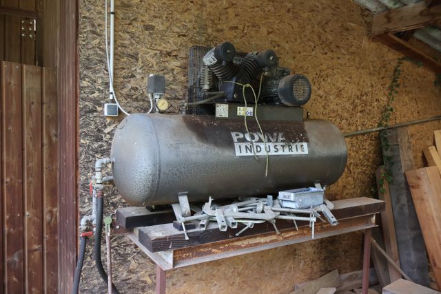 Compresseur à air POWAIR Industrie VF495, 300L, 10Bar, 4kw avec s...