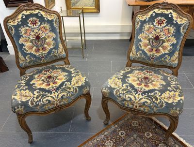 deux chaises avec rembourrage floral rembourrage rembourrage rembourrage rembourrage rembourrage rembourrage rembourrage
