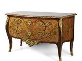 une image d'une commode avec un plateau en marbre