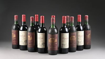 six bouteilles de vin rouge alignées