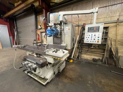 l'image d'une machine située à l'intérieur d'un bâtiment