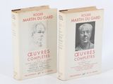 une paire de livres dont les couvertures représentent un homme et une femme