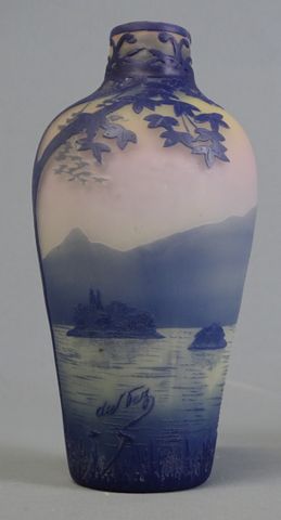 CAMILLE TRUTIE DE VARREUX dit DE VEZ (1872-1942). Vase en verre m...