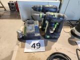 deux perceuses électriques posées sur une table, avec une étiquette de prix