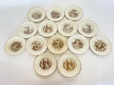 un grand nombre d'assiettes portant des motifs différents