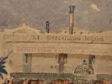 tableau représentant un bâtiment devant lequel marchent des personnes et un homme qui se tient debout