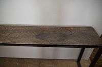 Grande console à plateau en bronze martelé et patiné doré, p… (photo 5)