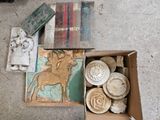 une boîte contenant un grand nombre d'objets différents