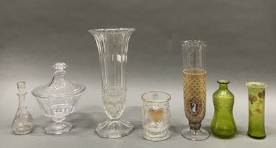 a lot of glass vases that are sitting on a table