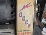 a box that is sitting on top of a machine