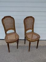 Paire de chaises en bois doré, assise et dossier cannés doré…