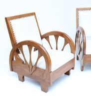 Paire de fauteuils en bois naturel à dossier incliné, accoto… (photo 2)