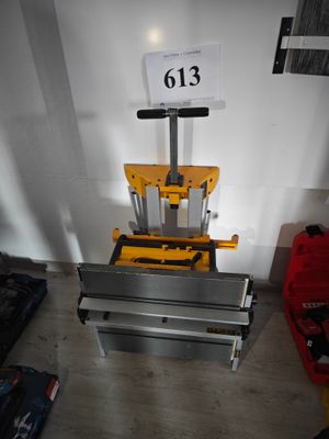 a machine that is sitting on the floor in a room