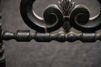 Prie-Dieu en bois laqué noir à dossier ajouré d'une croix, g… (photo 3)