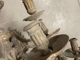 a chandelier that is hanging on the wall