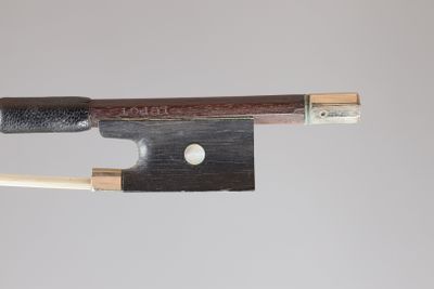 Archet de violon de Eugène CUNIOT (dit "CUNIOT-HURY"), fait …