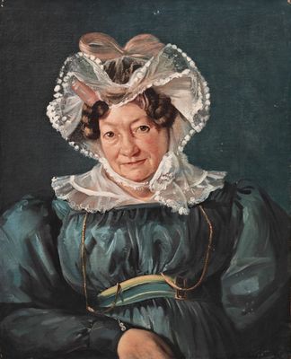 portrait d'une femme en robe bleue portant un bonnet blanc