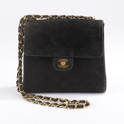 chanel sac à rabat en agneau matelassé noir