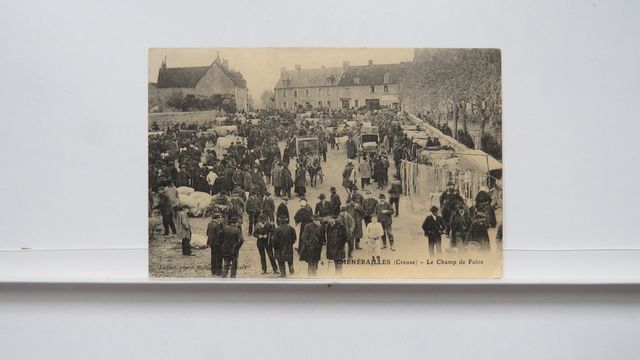 Chénérailles : Le Champ de Foire. 1 coin faible, sinon bon état.