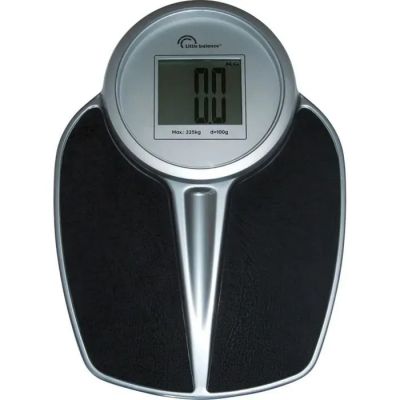 une image représentant une balance numérique sur laquelle figure une horloge