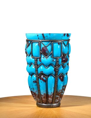 a blue vase sitting on top of a wooden table