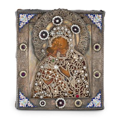 un coffret ouvragé en argent et en verre, orné de l'effigie d'une femme coiffée d'une couronne