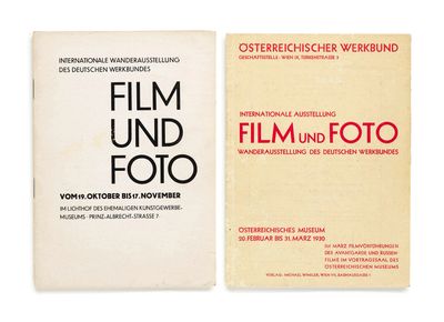 deux livres sur fond blanc : l'un est un film et l'autre est un film