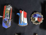a lot of pins that are laying on a table
