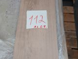 a piece of wood that is sitting on a pallet